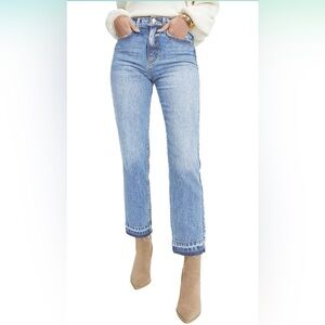 Ankle Cropped Jeans with Frayed Hem